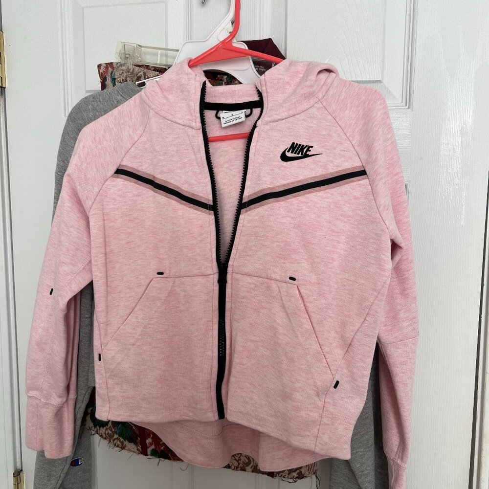 💖 Pink & Black Nike Jacket – Girls’ Medium 💖